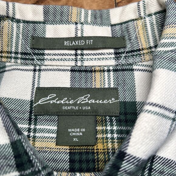 Eddie Bauer Relaxed Fit Men’s XL Green Plaid Flannel Button Down Shirt EUC - Picture 4 of 6